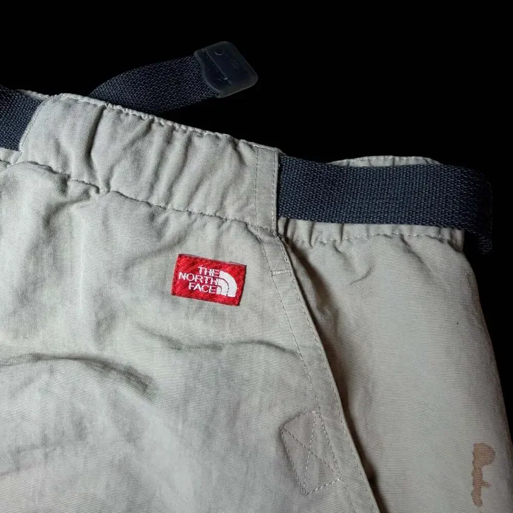 The North Face Mens Beige Cargo Hiking Shorts with Built-In Belt Size M